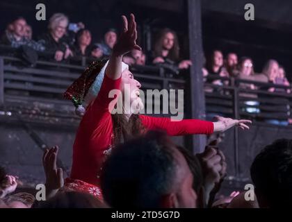 Nottingham, Royaume-Uni. 15 décembre 2023, événement : Rock City. “The Darkness” soutenu par “Bad Nerves”. Sur la photo : les fans des Ténèbres. Crédit : Mark Dunn Photography Banque D'Images