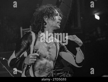 Nottingham, Royaume-Uni. 15 décembre 2023, événement : Rock City. “The Darkness” soutenu par “Bad Nerves”. Photo : les Ténèbres (Justin Hawkins). Crédit : Mark Dunn Photography Banque D'Images