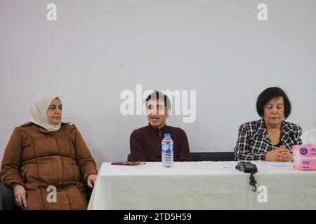 13 décembre 2023 : Gaziantep, Turkiye. 13 décembre 2023. Amal Alnassan, directrice du Centre de guérison et de plaidoyer Amal lors d'un événement à Gaziantep pour la publication d'un livre en arabe intitulé ''le récit des arrestations et des disparitions forcées dans les prisons du régime syrien''. D'anciens détenus des prisons du gouvernement syrien, des membres de familles de détenus, ainsi que des représentants d'organisations syriennes de défense des droits de l'homme et de comités s'occupant de la question des détenus dans les prisons syriennes, ont assisté à l'événement organisé par le Centre de guérison et de plaidoyer Amal dans le sud de Turkiye (crédit image : Banque D'Images