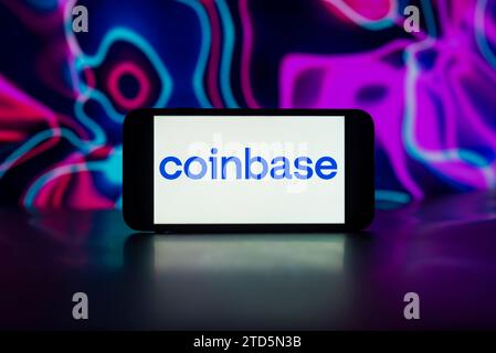 Dans cette illustration photo, le logo Coinbase est affiché sur un écran de téléphone mobile. (Photo Idrees Abbas / SOPA Images/Sipa USA) *** strictement à des fins éditoriales *** Banque D'Images