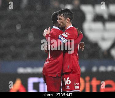 Jonathan Howson #16 de Middlesbrough et Emmanuel Latte Lath #9 de Middlesbrough célèbrent à la fin du match de championnat Sky Bet Swansea City vs Middlesbrough au Swansea.com Stadium, Swansea, Royaume-Uni, le 16 décembre 2023 (photo de Craig Thomas/News Images) dans , le 12/16/2023. (Photo Craig Thomas/News Images/Sipa USA) Banque D'Images