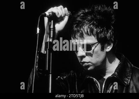 IAN McCulloch, ECHO & THE BUNNYMEN, 1998 : Ian McCulloch du légendaire groupe indépendant de Liverpool Echo and the Bunnymen sur la scène principale au Reading Festival, Angleterre, Royaume-Uni, le 29 août 1998. Le groupe tourne avec leur album Evergreen de 1997 et leur single Nothing Lasts Forever. Photo : Rob Watkins Banque D'Images