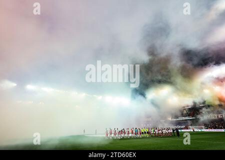 L'illustration montre un match de football entre le Standard de Liège et le Sporting Charleroi, samedi 16 décembre 2023 à Liège, le jour 18 de la saison 2023-2024 de la Jupiler Pro League première division du championnat belge. BELGA PHOTO BRUNO FAHY Banque D'Images