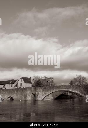 B&W Landscape of Abingdon Bridge, Abingdon-on-Thames, Oxfordshire, Angleterre, Royaume-Uni, GO. Banque D'Images