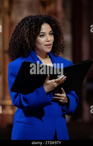 Leonie Elliott donne une lecture pendant les Royal Carols - ensemble au service de Noël à l'abbaye de Westminster à Londres. Date de la photo : Vendredi 8 décembre 2023. Banque D'Images