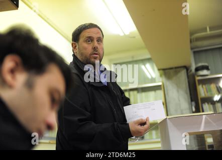 Sant Viçenc dels Horts (Barcelone), 11/09/2014. Oriol Junqueras préside l’une des tables de l’Institut Frédéric Mompou lors de la journée de participation non contraignante, afin que les Catalans puissent s’exprimer sur l’indépendance de la Catalogne. Photo : Inés Baucells. ARCHDC. Crédit : Album / Archivo ABC / Inés Baucells Banque D'Images