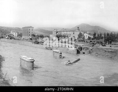 10/16/1907. Inondations en Catalogne. Vestiges du pont et de la gare de Manresa à Berga, qui ont été complètement détruits par le courant - photo Amat. Crédit : Album / Archivo ABC / Amat Banque D'Images