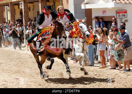 Carpio de Tajo (Tolède), 07/25/2015. Fête du Saint patron de Santiago Apóstol à Carpio de Tajo. Dans l'image, courses hippiques attelées. Photo : Ana Pérez Herrera ARCHDC. Crédit : Album / Archivo ABC / Ana Pérez Herrera Banque D'Images