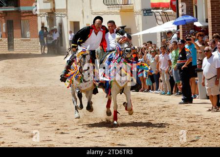 Carpio de Tajo (Tolède), 07/25/2015. Fête du Saint patron de Santiago Apóstol à Carpio de Tajo. Dans l'image, courses hippiques attelées. Photo : Ana Pérez Herrera ARCHDC. Crédit : Album / Archivo ABC / Ana Pérez Herrera Banque D'Images