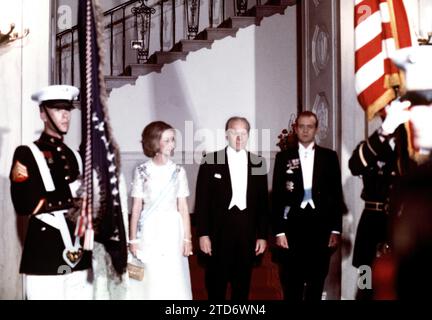 Washington. 06/02/1976. Les rois d'Espagne posent avec le président des États-Unis, Gerald Ford, quelques instants avant le dîner de gala offert à la Maison Blanche. Crédit : Album / Archivo ABC Banque D'Images