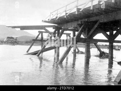 12/25/1907. Incommunication de Catarma et coin. État du pont sur la rivière Guadalhorce, détruit il y a un an et qui servait à communiquer entre lesdites villes et le reste de la province. Crédit : Album / Archivo ABC Banque D'Images