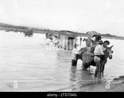 12/25/1907. Incommunication de Catarma et coin. Comment le service de communication et de transport est actuellement fait à partir de Cártama, coin et villes intermédiaires, traversant le Guadalhorce. Crédit : Album / Archivo ABC Banque D'Images