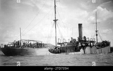 04/30/1918. La guerre des sous-marins. Le navire à vapeur italien Alberto Treves, torpillé par un sous-marin, s'est échoué sur la plage de Santa Lucía, à Carthagène. Photo : Casau. Crédit : Album / Archivo ABC / Casau Banque D'Images