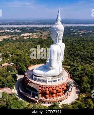 Vue aérienne du Wat Roi Phra Phutthabat Phu Manorom, Mukdahan, Thaïlande Banque D'Images