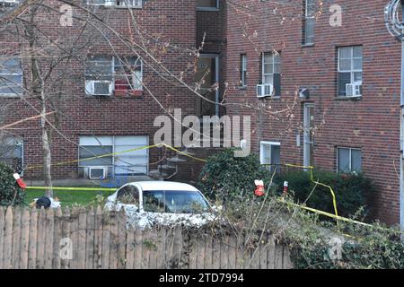 Belleville, New Jersey, États-Unis. 16 décembre 2023. (NOUVEAU) Un homme de 37 ans a été tué et un jeune enfant a été abattu à Belleville, dans le New Jersey. 16 décembre 2023, Belleville, New Jersey, USA : la fusillade a eu lieu samedi après-midi sur Mill Street à Belleville, New Jersey. Le bureau du procureur du comté d'Essex dit que la victime qui est décédée est âgée de 37 ans et est morte de multiples blessures par balle et que l'enfant de 4 ans qui a été abattu est dans un état stable. (Image de crédit : © Kyle Mazza/TheNEWS2 via ZUMA Press Wire) USAGE ÉDITORIAL SEULEMENT! Non destiné à UN USAGE commercial ! Banque D'Images