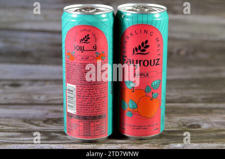 Le Caire, Egypte, décembre 13 2023 : Fayrouz Apple malt Drink CAN, boisson de malt aromatisée naturelle et rafraîchissante qui vous apporte un goût frais à la hauteur Banque D'Images