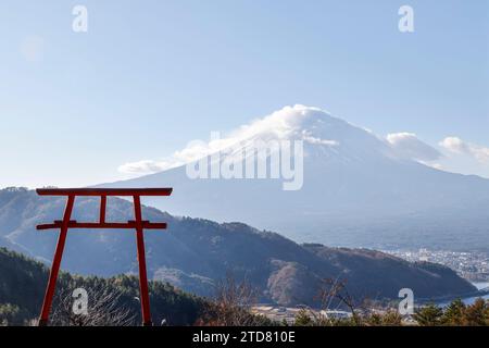 TORRI PORTE TENKU NO TOORII FACE AU MONT FUJI Banque D'Images