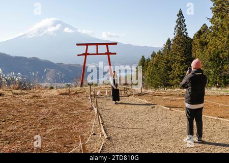 TORRI PORTE TENKU NO TOORII FACE AU MONT FUJI Banque D'Images