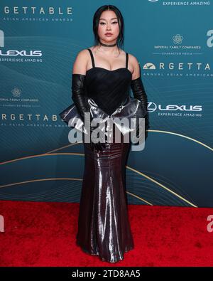 BEVERLY HILLS, LOS ANGELES, CALIFORNIE, États-Unis - DÉCEMBRE 16 : l'actrice et YouTubeuse américaine Lana Condor arrive au 21e gala annuel inoubliable Asian American Awards qui s'est tenu à l'hôtel Beverly Hilton le 16 décembre 2023 à Beverly Hills, Los Angeles, Californie, États-Unis. (Photo de Xavier Collin/image Press Agency) Banque D'Images