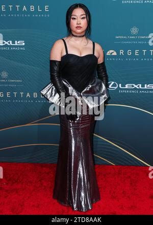 BEVERLY HILLS, LOS ANGELES, CALIFORNIE, États-Unis - DÉCEMBRE 16 : l'actrice et YouTubeuse américaine Lana Condor arrive au 21e gala annuel inoubliable Asian American Awards qui s'est tenu à l'hôtel Beverly Hilton le 16 décembre 2023 à Beverly Hills, Los Angeles, Californie, États-Unis. (Photo de Xavier Collin/image Press Agency) Banque D'Images