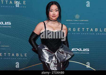 BEVERLY HILLS, LOS ANGELES, CALIFORNIE, États-Unis - DÉCEMBRE 16 : l'actrice et YouTubeuse américaine Lana Condor arrive au 21e gala annuel inoubliable Asian American Awards qui s'est tenu à l'hôtel Beverly Hilton le 16 décembre 2023 à Beverly Hills, Los Angeles, Californie, États-Unis. (Photo de Xavier Collin/image Press Agency) Banque D'Images