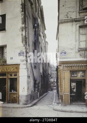 Paris (3e arr.), France rue des Etuves-Saint-Martin de rue Beaubourg, logement, Architecture, Inscription, informations, panneau, vue intérieure, immatriculation commerciale, rue, quartier, café, bar, France, Paris, la rue des Etuves St Martin, Corner of rue Beaubourg, arrondissement III, 06/08/1923 - 06/08/1923, Léon, Auguste, photographe, Autochrome, photo, verre, Autochrome, photo, positif, vertical, taille 9 x 12 cm Banque D'Images