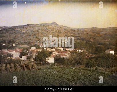 Coudes, France, nature, Environnement, Habitat, architecture, Paysage, Mont, montagne, Vallée, clocher, Panorama de la zone urbaine, France, coudes, vue générale, coudes, 13/10/1916 - 13/10/1916, Passet, Stéphane, photographe, 1916-1917 - Auvergne - Stéphane Passet - (septembre 1916 - février 1917), Autochrome, photo, verre, Autochrome, photo, positive Banque D'Images