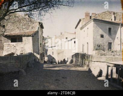 Coudes, France, Habitat, Architecture, Architecture rurale, logement, rue, quartier, Pont, France, coudes, le Vieux Pont, coudes, 22/10/1916 - 22/10/1916, Passet, Stéphane, photographe, 1916-1917 - Auvergne - Stéphane Passet - (septembre 1916 - février 1917), Autochrome, photo, verre, Autochrome, photo, positive Banque D'Images