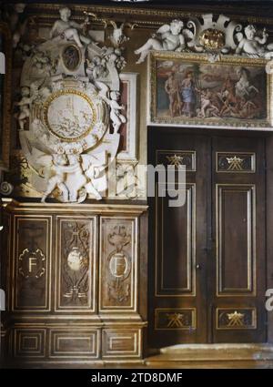 Fontainebleau, France, Habitat, Architecture, Art, roi, Reine, vue intérieure, décor peint, Arts décoratifs, Renaissance, décor sculpté, armoiries, armoiries, Palais, Château, France, Fontainebleau, Palais de Fontainebleau, Galerie François 1er, Fontainebleau, 09/07/1917 - 09/07/1917, Passet, Stéphane, photographe, 1917 - Seine-et-Marne - Stéphane Passet, Autochrome, photo, verre, Autochrome, photo, positif, vertical, taille 9 x 12 cm Banque D'Images