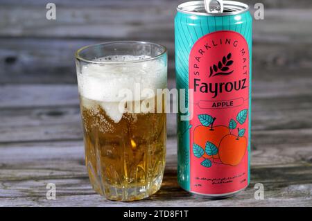Le Caire, Egypte, décembre 13 2023 : Fayrouz Apple malt Drink CAN, boisson de malt aromatisée naturelle et rafraîchissante qui vous apporte un goût frais à la hauteur Banque D'Images