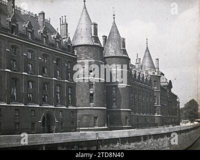 Paris (1e arr.), France la conciergerie, Société, Habitat, Architecture, art, Justice, Tour, Architecture civile publique, Quai, prison, Moyen âge, Palais, Château, France, Paris, Palais de Justice, conciergerie, Palais de Justice, 29/06/1918 - 29/06/1918, Léon, Auguste, photographe, Autochrome, photo, verre, autochrome, photo, positif, horizontal, taille 9 x 12 cm Banque D'Images