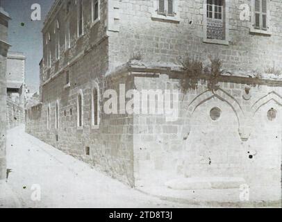 Jérusalem, Israël, Palestine rue el Wad, près de la troisième station de la voie désolée, religion, logement, Architecture, Christianisme, rue, quartier, Palestine, Jérusalem, Israël, la Sorrowful Way III° Station, via Dolorosa, 23/07/1918 - 23/07/1918, Castelnau, Paul, 1918 - Moyen-Orient, Egypte, Palestine, Chypre - Paul Castelnau (Section photographique de l'armée) - (9 janvier-6 octobre), Autochrome, photo, verre, Autochrome, photo, positif, horizontal, taille 9 x 12 cm Banque D'Images