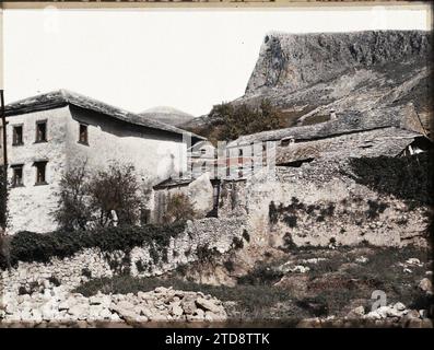 Mostar, Bosnie-Herzégovine la vieille ville, logement, Architecture, Mont, montagne, logement, Bosnie, Mostar, la vieille ville, Mostar, 20/10/1912 - 20/10/1912, Léon, Auguste, photographe, 1912 - Balkans, Italie - Léon Busy et Auguste Léon - (13 - 27 octobre), Autochrome, photo, verre, Autochrome, photo, positif, horizontal, taille 9 x 12 cm Banque D'Images