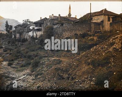 Mostar, Bosnie-Herzégovine la vieille ville, Habitat, Architecture, Minaret, logement, rue, District, Bosnie, Mostar, la vieille ville, Mostar, 20/10/1912 - 20/10/1912, Léon, Auguste, photographe, 1912 - Balkans, Italie - Léon Busy et Auguste Léon - (13 - 27 octobre), Autochrome, photo, verre, Autochrome, photo, positif, horizontal, taille 9 x 12 cm Banque D'Images