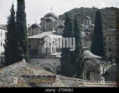 Le monastère d'Esphigmenou, Grèce, religion, Art, Habitat, architecture, Christianisme, Église orthodoxe, Monastère, Moyen âge, coupole, dôme, architecture religieuse, Turquie, Esphigmenou, les dômes de l'église du Monastère, Mont Athos, 01/09/1918 - 30/09/1918, Cuville, Fernand, 1918 - Grèce - Fernand Cuville - (septembre), Autochrome, photo, verre, Autochrome, photo, positive Banque D'Images