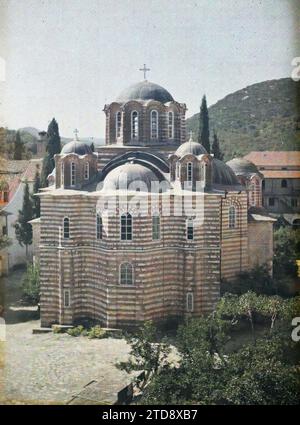 Le monastère d'Esphigmenou, Grèce, religion, Art, Habitat, architecture, Christianisme, Église orthodoxe, Monastère, Moyen âge, coupole, dôme, architecture religieuse, Turquie, Esphigménou, l'église d'Esphigménou, Mont Athos, 01/09/1918 - 30/09/1918, Cuville, Fernand, 1918 - Grèce - Fernand Cuville - (septembre), Autochrome, photo, verre, Autochrome, photo, positive Banque D'Images