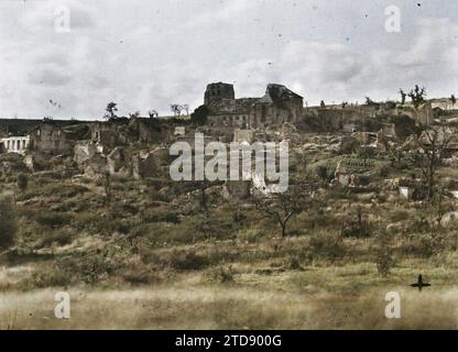 Oulches, Aisne, France, première Guerre mondiale, Habitat, architecture, Église, ruines, Front, bombardement, après-guerre, Panorama de la zone urbaine, Oulches, Panorama, Oulches-la-Vallée-Foulon, 27/08/1919 - 27/08/1919, Cuville, Fernand, 1919 - régions dévastées Nièvre, Aisne, Marne, Meuse - Georges Chevalier et Fernand Cuville - (22 -30 août), Autochrome, photo, verre, Autochrome, photo, positive Banque D'Images