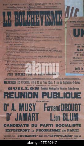 Paris, France affiche du Parti socialiste (SFIO) pour les élections législatives de novembre 1919, Inscription, information, vie politique, affiche, parti politique, élection, investiture, socialisme, communisme, France, Paris, Affiches pour les élections législatives, Paris, 11/11/1919 - 11/11/1919, Léon, Auguste, photographe, Autochrome, photo, verre, Autochrome, photo, positif, vertical, taille 9 x 12 cm Banque D'Images