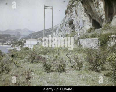Ventimiglia, Italie emplacement des grottes sur la côte, nature, Environnement, Paysage, Mer, océan, Mont, montagne, Grotte, France, menton-Garavan, emplacement des grottes sur la côte, Vintimille, 11/04/1921 - 11/04/1921, Léon, Auguste, photographe, 1921 Cap Martin, Italie, Cap Martin - Auguste Léon (février-avril), Autochrome, photo, verre, Autochrome, photo, positif, horizontal, taille 9 x 12 cm Banque D'Images