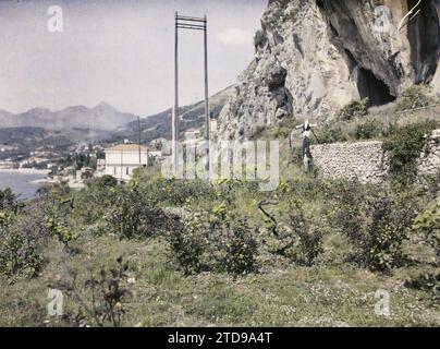 Ventimiglia, Italie Barma Grande Cave, nature, Environnement, Paysage, Mer, océan, Mont, montagne, Grotte, France, menton-Garavan, Localisation des grottes par rapport au littoral, Vintimille, 11/04/1921 - 11/04/1921, Léon, Auguste, photographe, 1921 Cap Martin, Italie, Cap Martin - Auguste Léon (février-avril), Autochrome, photo, verre, Autochrome, photo, positif, horizontal, taille 9 x 12 cm Banque D'Images