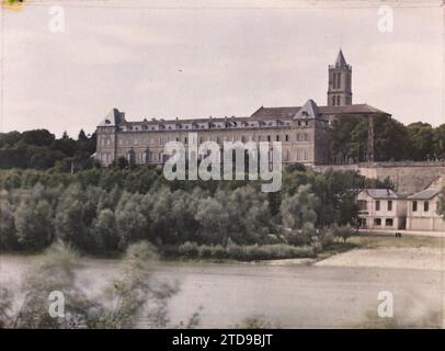 La Réole, France, religion, Art, Habitat, architecture, Église, Rivière, Christianisme, clocher, monastère, Moyen âge, Renaissance, architecture religieuse, France, la Réole, la Réole, 01/06/1920 - 30/06/1920, Cuville, Fernand, 1920-1921 - Charente, Gironde, Basse-Pyrénées, Hautes Pyrénées - Fernand Cuville, Autochrome, photo, verre, Autochrome, photo, positive Banque D'Images