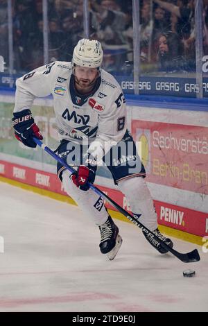 Berlin, Deutschland. 17 décembre 2023. Jordan Murray (Adler Mannheim, #08) GER, Eisbaeren Berlin vs Adler Mannheim, Eishockey Herren, Deutsche Eishockey Liga, saison 2023/2024, 28. Spieltag, 17.12.2023. Photo : Eibner-Pressefoto / Claudius Rauch crédit : dpa / Alamy Live News Banque D'Images