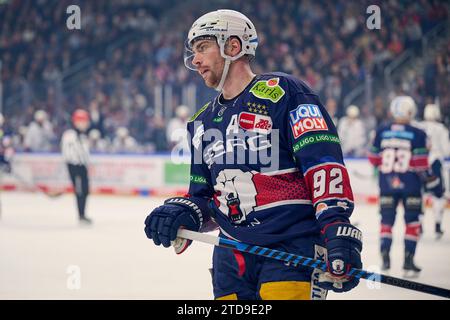 Berlin, Deutschland. 17 décembre 2023. Marcel Noebles (Eisbaeren Berlin, #92) GER, Eisbaeren Berlin vs Adler Mannheim, Eishockey Herren, Deutsche Eishockey Liga, saison 2023/2024, 28. Spieltag, 17.12.2023. Photo : Eibner-Pressefoto / Claudius Rauch crédit : dpa / Alamy Live News Banque D'Images