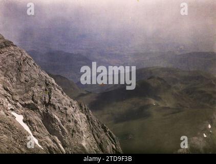 Pic du midi de Bigorre, Hautes-Pyrénées, France, nature, Environnement, paysage, Mont, montagne, France, Panorama en direction de Tarbes, pic du midi de Bigorre, 25/07/1921 - 25/07/1921, 01/01/2024 - 31/12/2024, Cuville, Fernand, 1920-1921 - Charente, Gironde, Basse-Pyrénées, Hautes Pyrénées - Fernand Cuville, Autochrome, photo, verre, Autochrome, photo, positive Banque D'Images