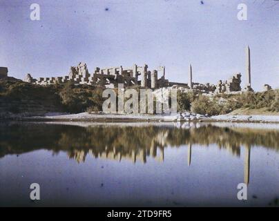 Karnak, Egypte, Afrique vue du lac sacré sur le temple d'Amon Râ, Habitat, Architecture, religion, Obélisque, Temple, vestiges archéologiques, Lac, étang, polythéisme égyptien, Egypte, les ruines vues du Lac Sacré., Karnak, 12/01/1914 - 12/01/1914, Léon, Auguste, photographe, 1914 - Egypte - Auguste Léon - (janvier-février), Autochrome, photo, verre, Autochrome, photo, positif, horizontal, taille 9 x 12 cm Banque D'Images