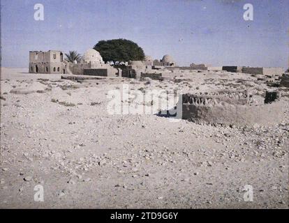 Thèbes, Egypte, Cimetière musulman africain dans le village de Gournah, nature, Environnement, Habitat, Architecture, religion, Paysage, puits, Tombeau, Architecture funéraire, Islam, végétation, botanique, architecture religieuse, Egypte, nécropole de Thèbes, cimetière musulman à Kourma, Louxor, 14/01/1914 - 14/01/1914, Léon, Auguste, photographe, 1914 - Egypte - Auguste Léon - (janvier-février), Autochrome, photo, verre, Autochrome, photo, positif, horizontal, taille 9 x 12 cm Banque D'Images