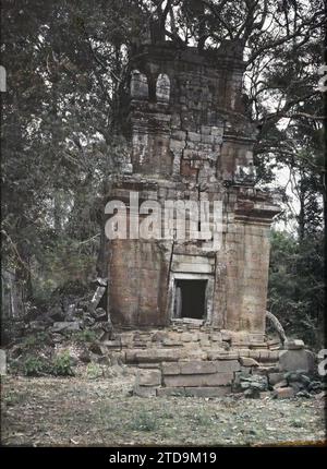 Angkor, Cambodge, Indochine Une tour de Prasat Suor Prat, religion, Habitat, Architecture, Bouddhisme, Temple, Hindouisme, Tour, architecture religieuse, Cambodge, Angkor-Thom, une des tours, Prasat Suor Prat, 01/01/1921 - 31/12/1921, occupé, Léon, Léon Busy photographe en Indochine, Autochrome, photo, verre, Autochrome, photo, positif, vertical Banque D'Images