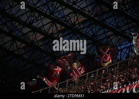 Supporters de l'AC Monza lors du match de football italien Serie A entre l'AC Milan et l'AC Monza le 17 décembre 2023 au stade Giuseppe Meazza San Siro Siro à Milan, Italie. Photo Tiziano Ballabio Banque D'Images