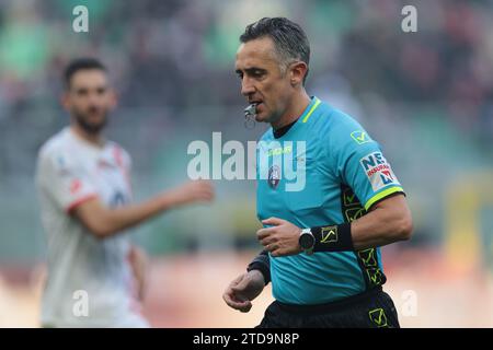 Milan, Italie. 17 décembre 2023. L'arbitre Gianluca Aureliano pendant le match de Serie A à Giuseppe Meazza, Milan. Le crédit photo devrait se lire : Jonathan Moscrop/Sportimage crédit : Sportimage Ltd/Alamy Live News Banque D'Images