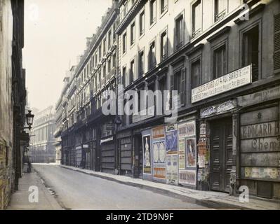 Paris (9e arr.), France exproprié des maisons de la rue Laffitte, pour la construction du boulevard Haussmann, logement, Architecture, enregistrement, informations, signe, travaux, enregistrement commercial, logement, affiche, délabrement, conditions insalubres, France, Paris, rue Laffitte, maisons expropriées pour le quartier Boulevard Haussmann, arrondissement IX, 02/04/1923 - 02/04/1923, Léon, Auguste, photographe, Autochrome, photo, verre, Autochrome, photo, positif, horizontal, taille 9 x 12 cm Banque D'Images